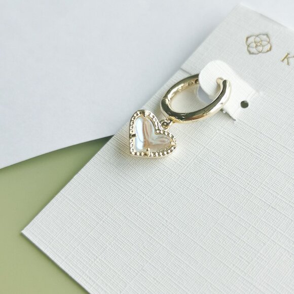 Kendra Scott Ari Heart Dichroic Glass Earrings - Gold - Picture 4 of 4